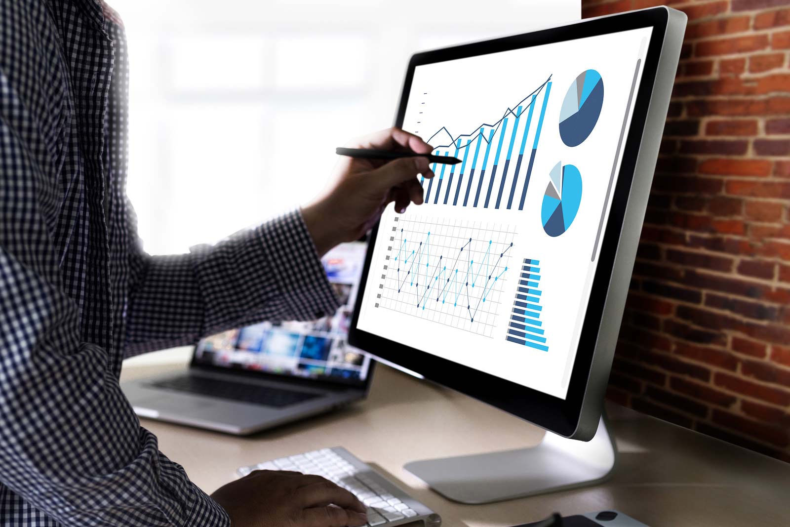 Insights & Analytics - LiveWorld Insights & Analytics - LiveWorld